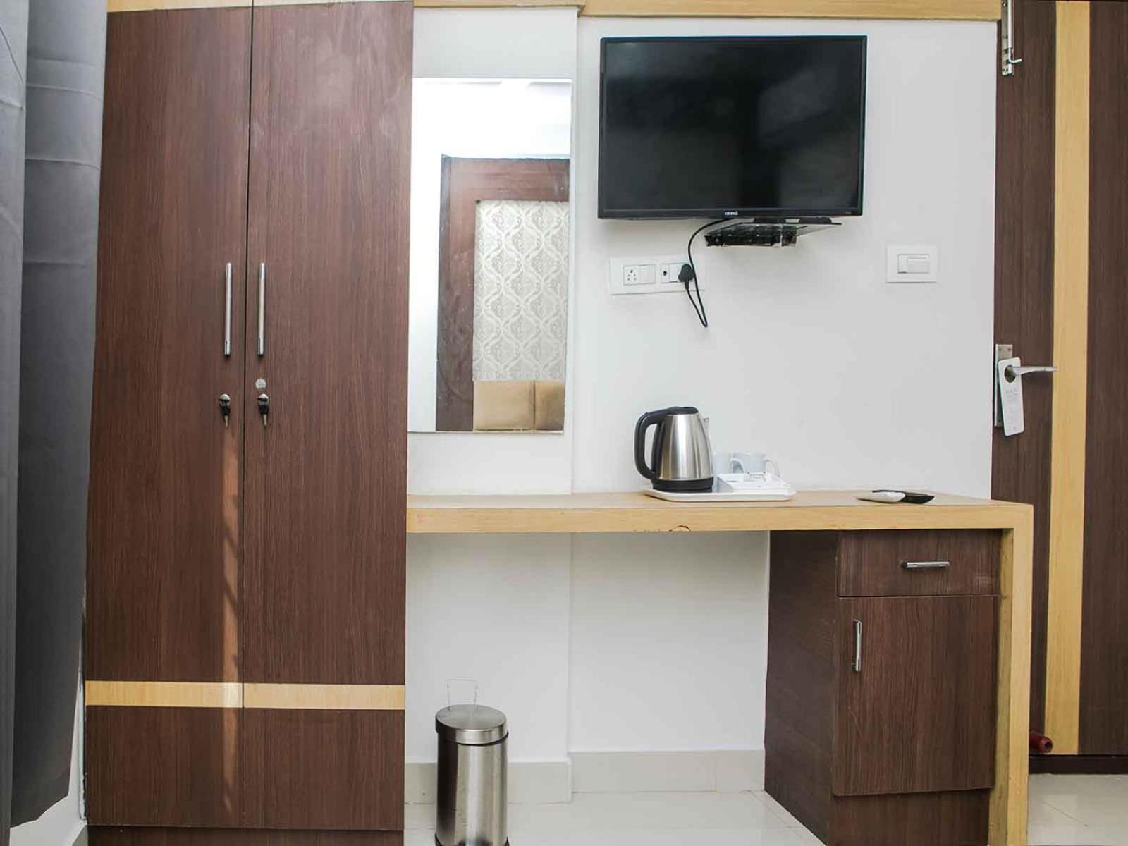 Z Express Enzyme Hotel Bangalore Bagian luar foto
