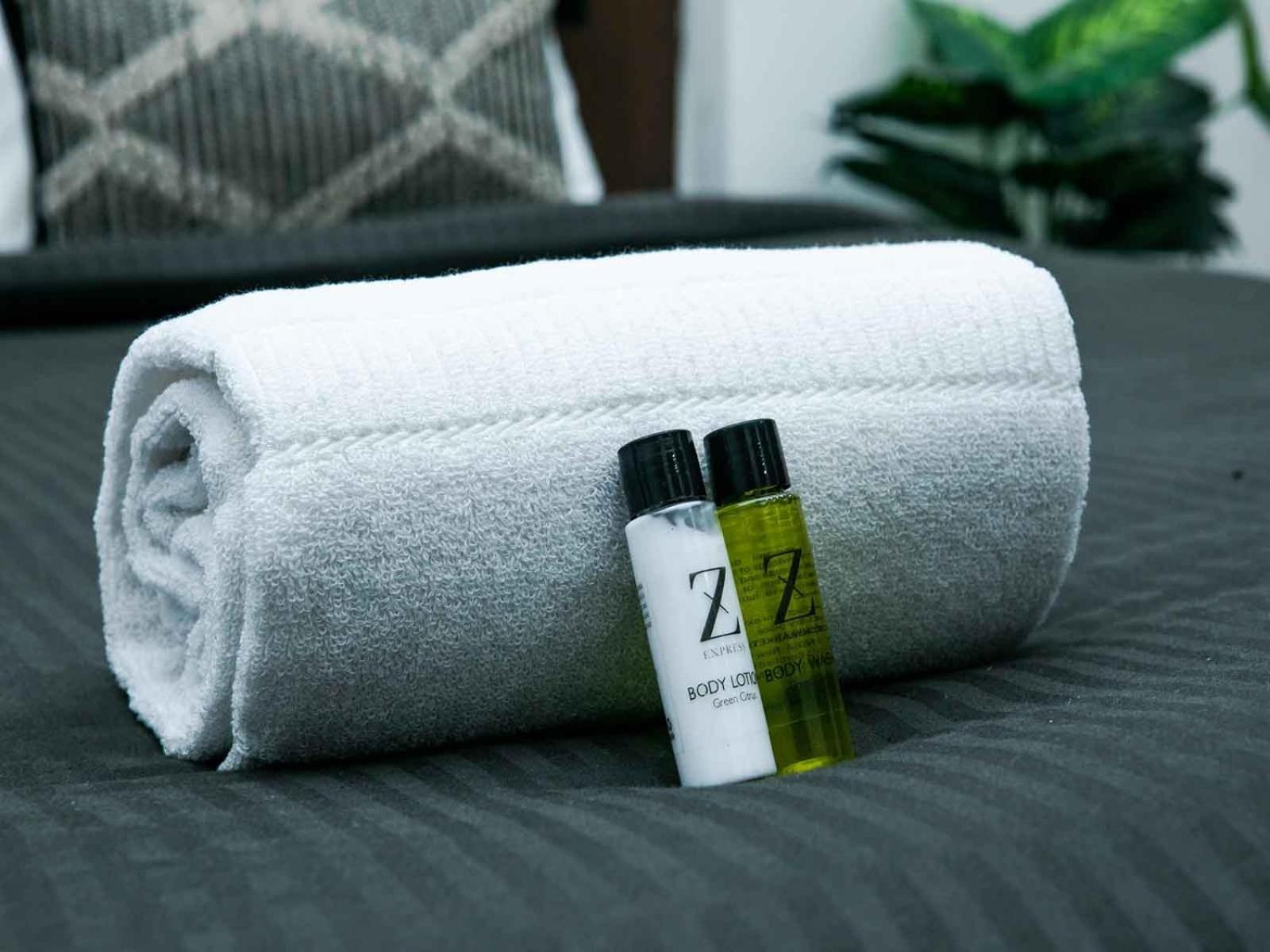 Z Express Enzyme Hotel Bangalore Bagian luar foto